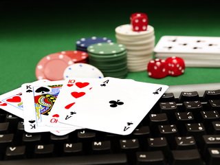 Покер онлайн в казино Космолот